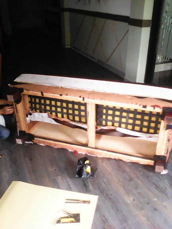 perbaikan sofa